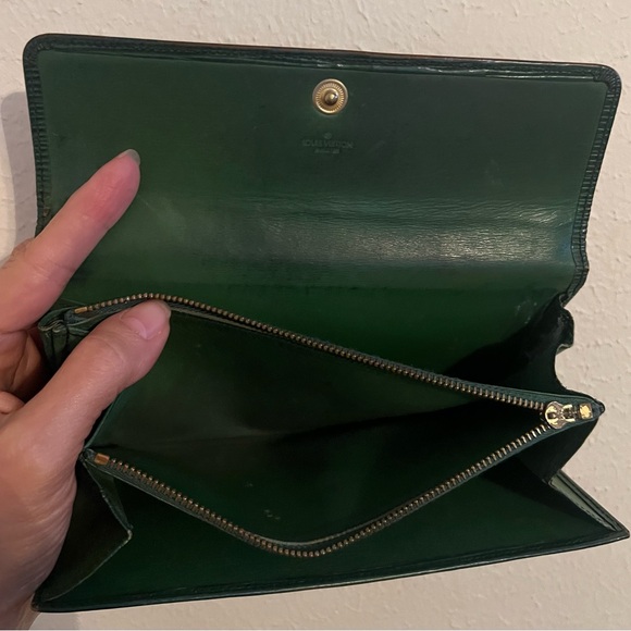 Louis Vuitton Green Textured Wallet - Picture 5 of 7